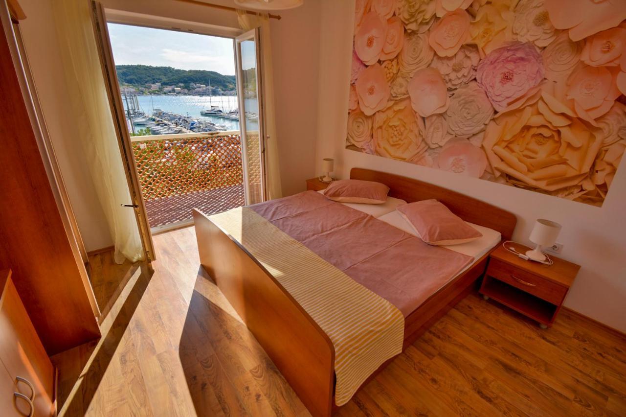 Apartmani Jasmina Supetarska Draga Eksteriør billede